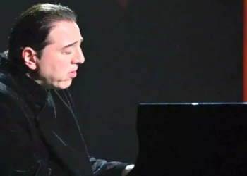 Dünyaca ünlü isimler depremzedeler için sahneye çıktı