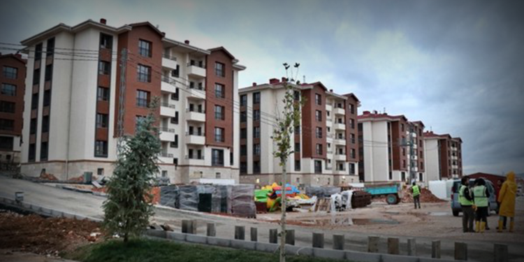 Deprem sonrası yeniden inşa süreci hızla devam ediyor