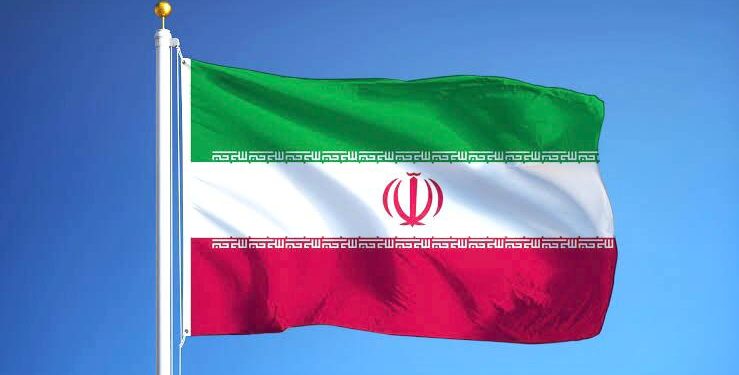 İran’da 5 genç kız, başörtü takmadan sokakta dans ettiği gerekçesiyle tutuklandı