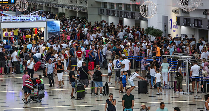 Antalya’ya son 3 ayda 800 bin turist akını