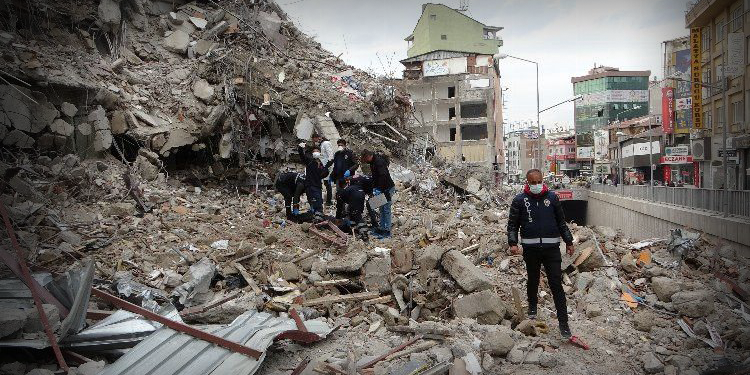 Depremden 55 gün sonra enkazdan bir ceset çıkarıldı