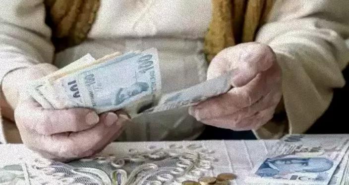 En düşük emekli maaşı ve bayram ikramiyesi resmileşti