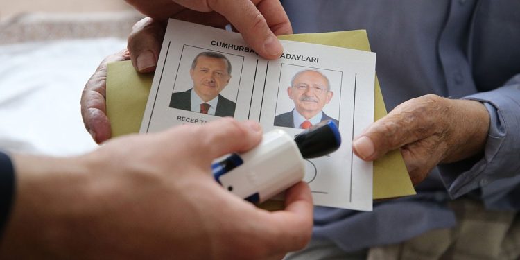 14 Mayıs’ta Tartışma Konusu Olmuştu: Müşahitler Ortaya Girdi, Evraksız Oy Kullanmaları Engellendi