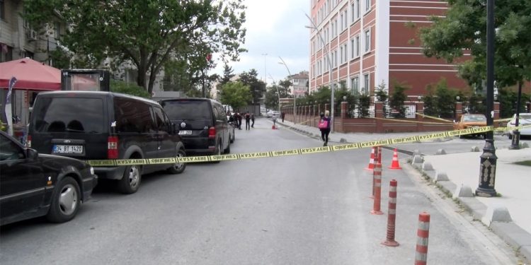 Adliye önünde silahlı çatışma: Motosikletlerle gelip ateş açtılar