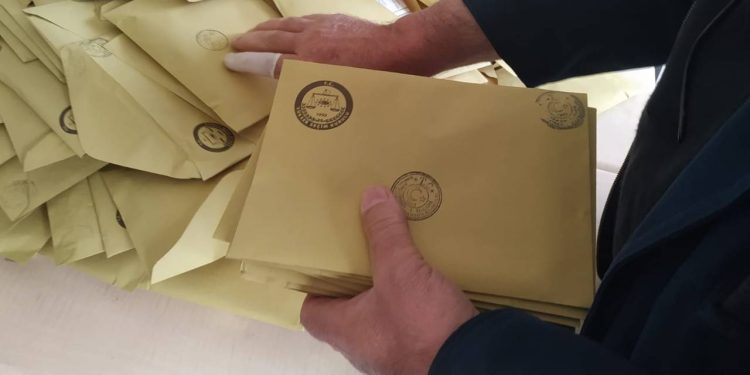 AKP’li Başkan’dan Sandık Başında Reaksiyon Çeken Hareket