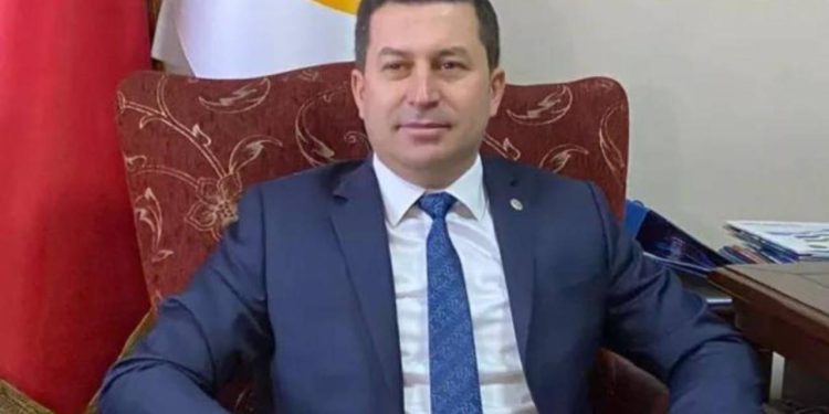 AKP’li Lider Çalışandan Erdoğan’a Verdikleri Oyun Fotoğrafını Çekip Getirmelerini İstedi