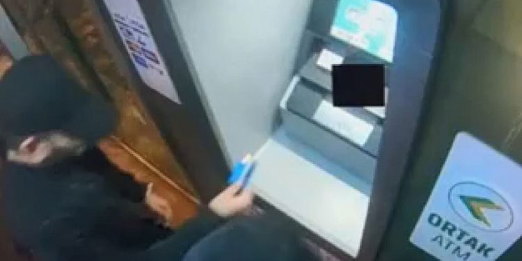 ATM’deki Büyük Tuzak! Her Şey Güvenlik Kamerasına Yansıdı