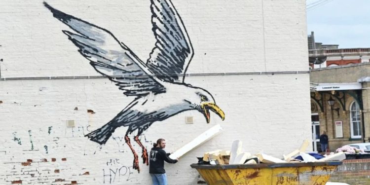 Banksy’nin Yapıtı Kabusları Oldu: Her Yıl 250 Bin Dolar Harcıyorlar