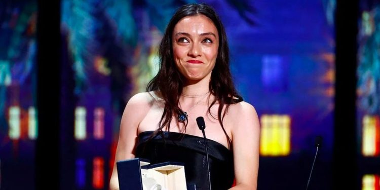 En Âlâ Bayan Oyuncu Mükafatı Merve Dizdar’ın