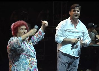 Fethiye’deki dayanılmaz şenliğe İzmir Marşı damga vurdu