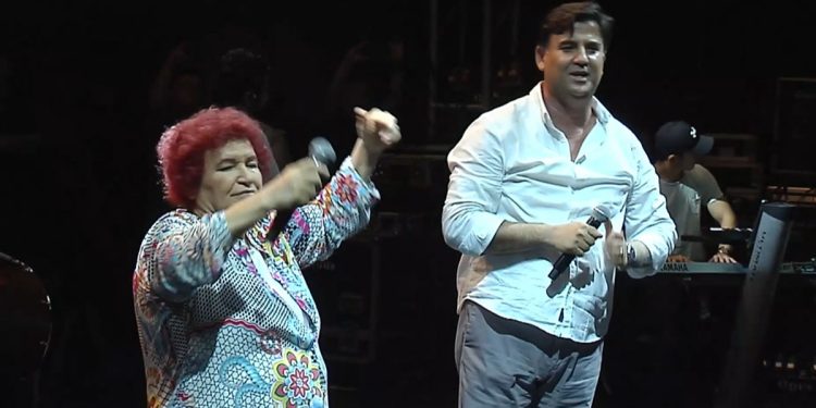 Fethiye’deki dayanılmaz şenliğe İzmir Marşı damga vurdu