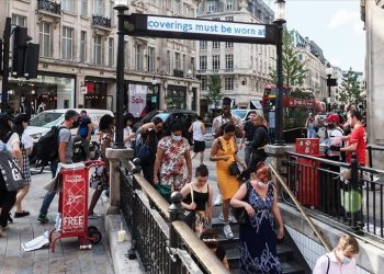 İngiltere’de 600 bin şahsa Covid uyarısı: Kendinizi tecrit edin!