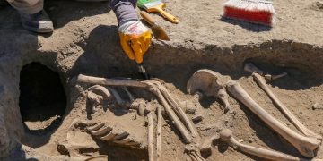 Kafatası olmayan 2 bin 700 yıllık iskelet araştırılıyor