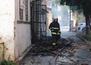 Kaleiçi’nde tarihi konut küle döndü