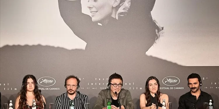 Kuru Otlar Üstüne Türkiye Vizyon Tarihi Ne Vakit?