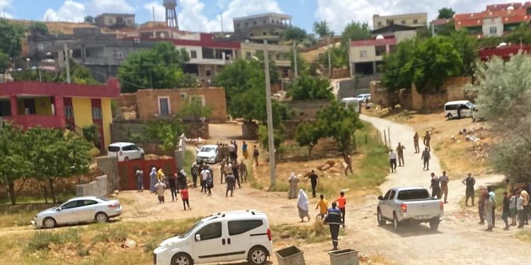 Mardin’de iki aile ortasında arazi uyuşmazlığı hengamesi: 1’i asker, 14 yaralı