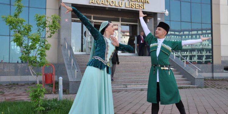 Oy kullanmaya bu türlü geldiler