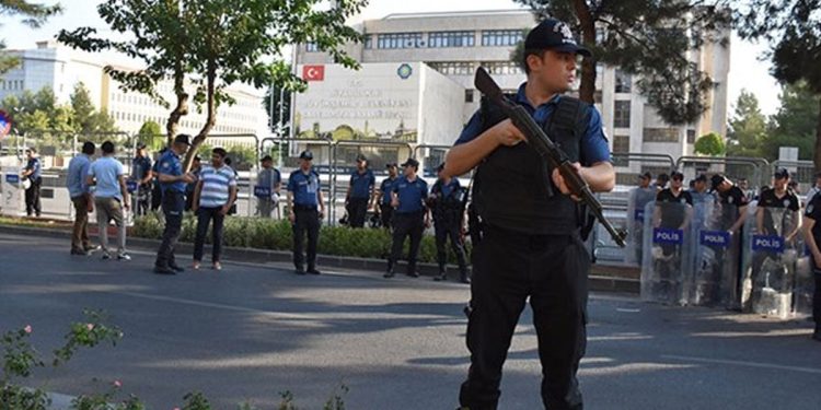 Sanatkarlardan kayyım atamalarına reaksiyon