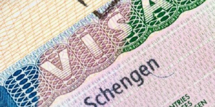 Schengen Vizesi’ne Başvuracaklar Dikkat!
