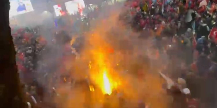 Seçim Kutlamasında Tehlikeli Anlar