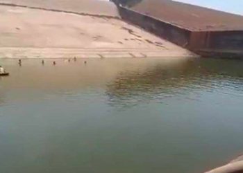 Selfie çekerken telefonunu suya düşüren yetkili baraj boşalttırdı