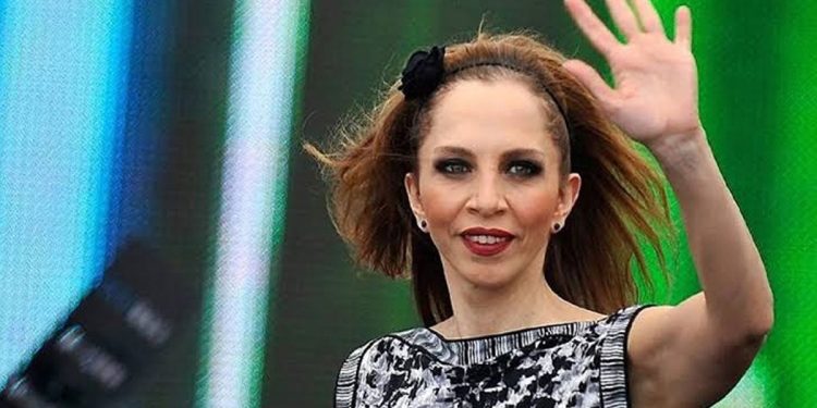 Sertab Erener: Bir bayanın göğsü görünüyor diye sineması kesmek felaket