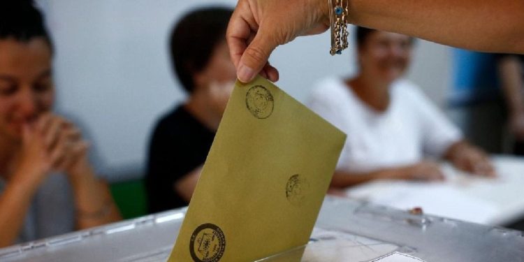 Toplumsal Medyada Dolaşıyor! Zarfı Islatıp Kapatırsam Oyum Geçersiz Mi?