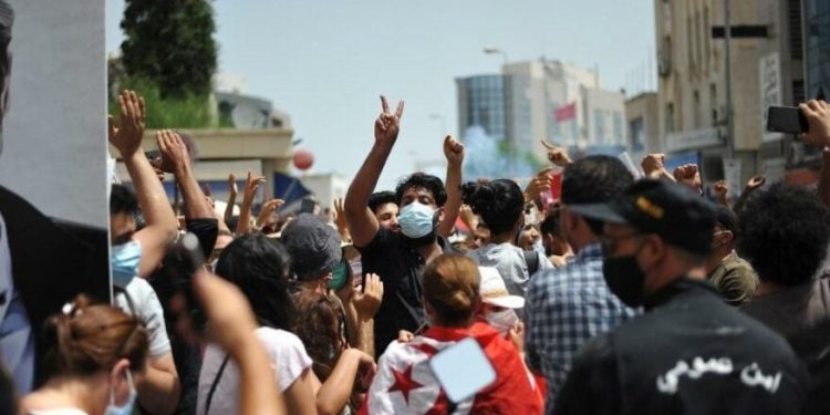 Tunus’ta Cumhurbaşkanı Said idareye el koydu