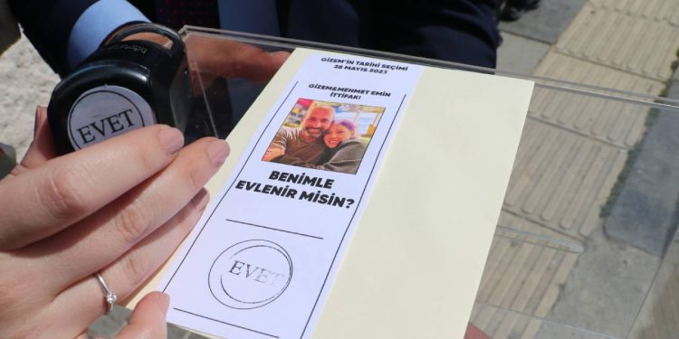 Ümit Özdağ’ın danışmanından sandıkta özel pusula ile evlilik teklifi