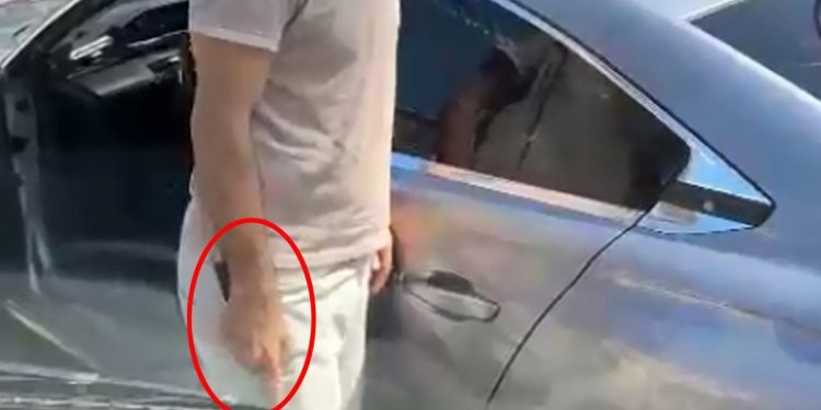 Yanlışlı Park Edince Uyaran Bayan Şoföre Bıçak Çekti!