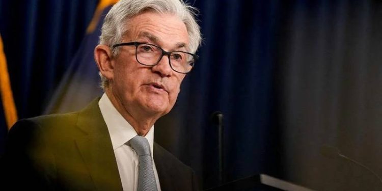 Powell faiz artırımına devam sinyali verdi