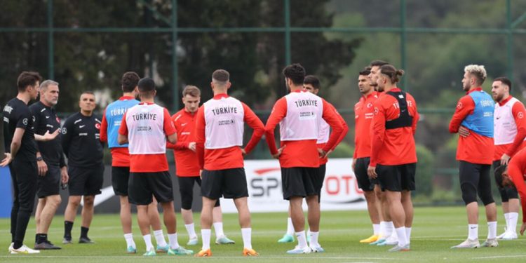 A Ulusal Futbol Grubu, Letonya maçı hazırlıklarını sürdürdü