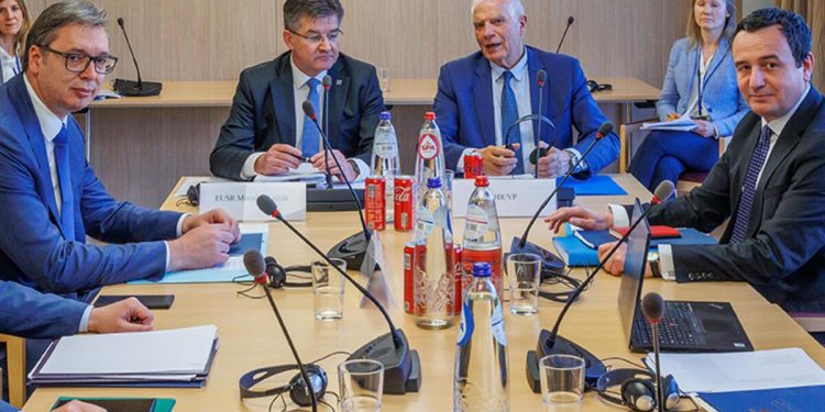 AB, Kosova ile Sırbistan başkanlarını acil toplantıya çağırdı