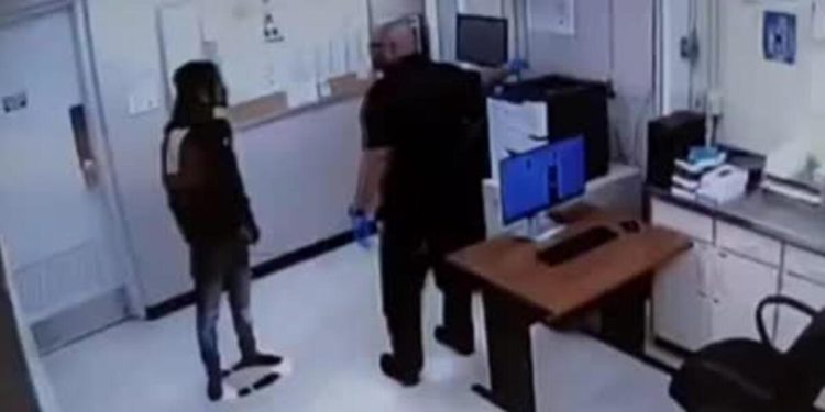 ABD bu imajları konuşuyor: Hapishanedeki siyahi tutukluya şiddet