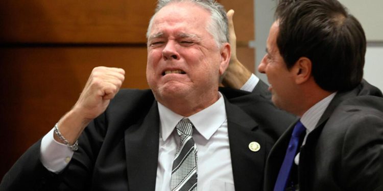 ABD’de 17 kişinin öldürüldüğü okulda saldırgana müdahale etmeyen polis beraat etti