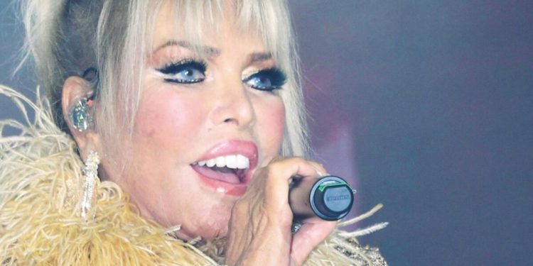 Ajda Pekkan’ın imdadına vokalistler yetişti