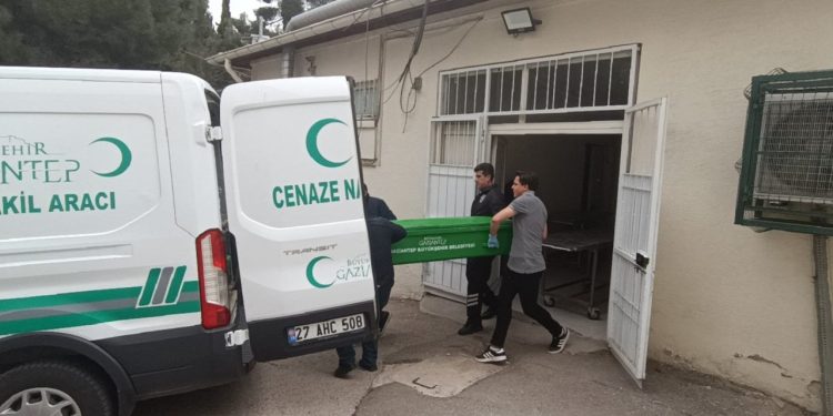 Alev Alan Arabada Yanarak Can Verdi