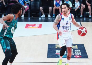 Anadolu Efes, final serisinde durumu 2-0’a getirdi!