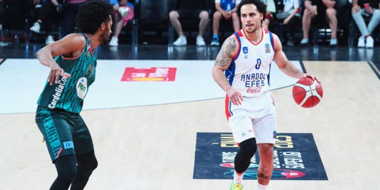 Anadolu Efes, final serisinde durumu 2-0’a getirdi!