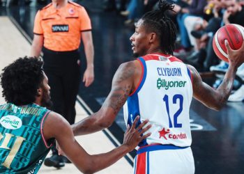 Anadolu Efes final serisinde öne geçti