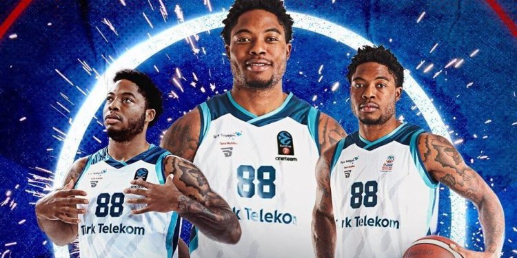 Anadolu Efes, Tyrique Jones’u transfer etti