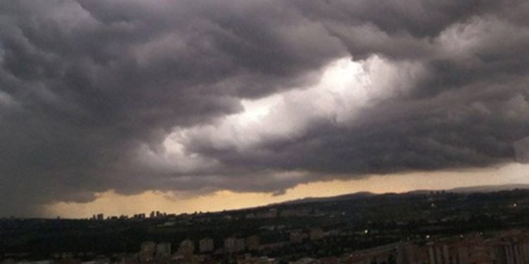 Ankara’da alarm: 3 gün sürecek! Mansur Yavaş uyardı: Son vakitlerin en ağır fırtına ve hortum tehlikesine karşı önlemli olun