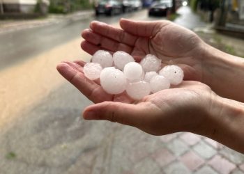 Ankara’da Ceviz Büyüklüğünde Dolu Yağdı