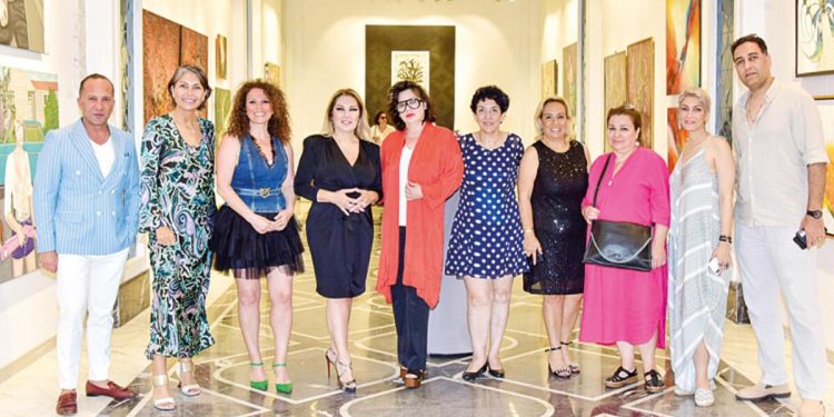 Anne ve oğullarının yapıtları birebir stantta