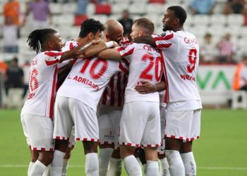 Antalyaspor’da 9 oyuncu ayrıldı, 5 oyuncunun ekip bulması istendi