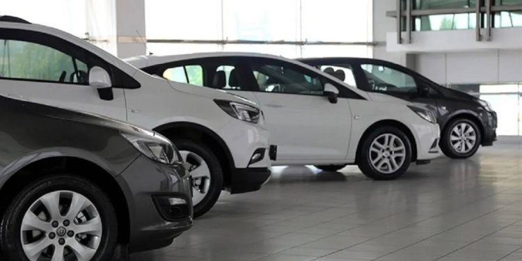 Araba fiyatlarına kur artışı! Kimi firmalar büyük artırım yaptı