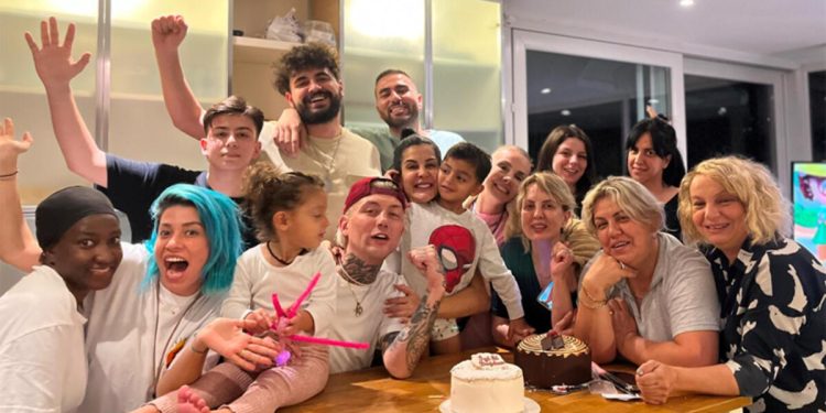 Armağan yerine depremzedeler için bağış