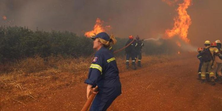 Avrupa Birliği, Kanada’nın daveti üzerine 280 itfaiyeci gönderiyor