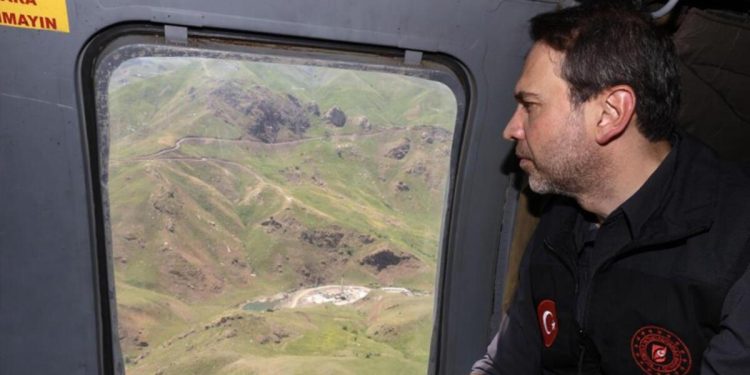 Bakan Bayraktar petrol alanlarını inceledi: Tarihin en büyük üretim sayısı olacak