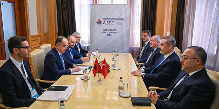 Bakan Fidan, Arnavutluk Cumhurbaşkanı Begaj ile görüştü